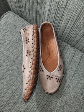 🍉Wolverine Volks Walkers 38 Flats